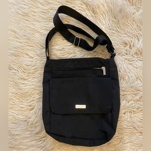 Black  Baggallini shoulder bag purse with adjustable strap